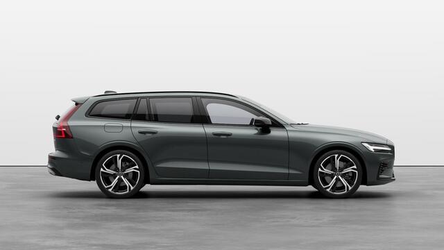 Volvo V60 2.0 T6 Plug-in hybrid AWD Ultra Dark | Sportstoelen | Schuif-/Kanteldak | Full-LED | Adaptieve Cruise Control | Head-Up Display | Stoelverwarming Voor en Achter | 19" | Getint Glas | Harman Kardon Audio | BLIS |