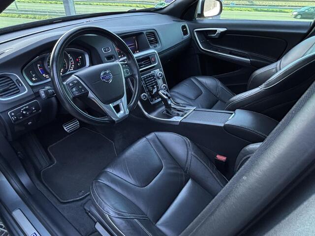 Volvo V60 2.0 T4 Business Sport / Trekhaak / Pano. dak / Standkachel / Leder / 190 PK / Stoelverwarming / Camera achter /