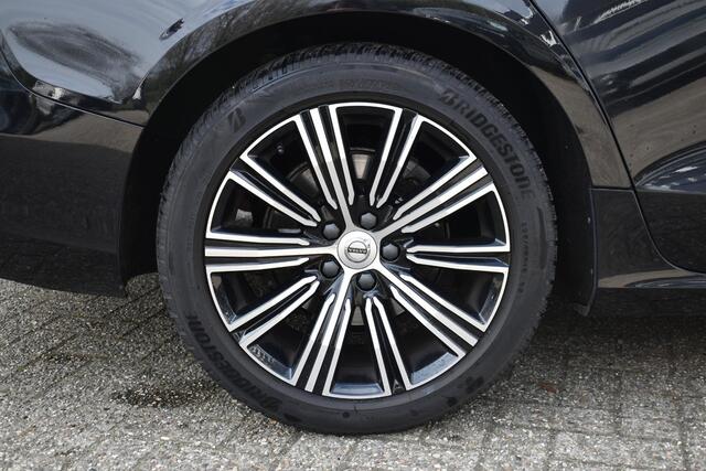 Volvo V60 B3 Inscription | Semi Elektrische Wegklapbare Trekhaak | Elektrische bedienbare voorstoelen | Adaptive Cruise Control | Panoramadak | Parkeerverwarming | BLIS | Parkeersensoren voor + achter | Parkeercamera | Harman Kardon Premium Audio