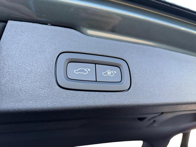 Volvo V60 2.0 T6 Plug-in hybrid AWD Plus Dark 360 Camera l Head - up display l Panorama schuif/kantel dak l