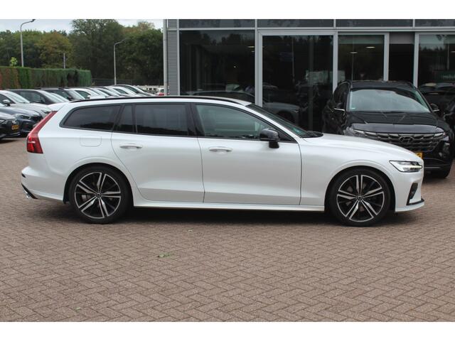 Volvo V60 2.0 T5 R-Design / Trekhaak / Panoramadak / Camera / Leder / Harman Kardon / 20'' / Keyless / CarPlay / Stuurverwarming / Stoelverwarming 4x / DAB / Dodehoek / Cruise Control