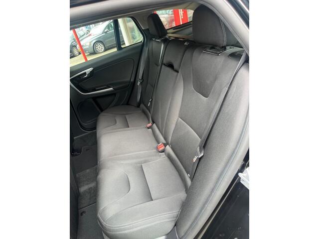 Volvo V60 2.0 T3 152PK Momentum PDC/BLUETOOTH/NAVI