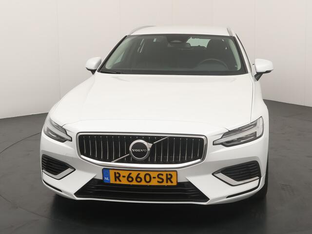 Volvo V60 2.0 T6 Plug-in hybrid AWD 350 pk Essential Bright | Leder | Camera | Google Navi | Adapt. cruise | 2.000KG trekgew. |