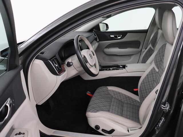 Volvo V60 2.0 T6 Twin Engine AWD Momentum Pro | SOH 88% | Stoelverwarming | Adaptive cruise | Carplay | Half leder | Navigatie | Full LED | Parkeerhulp | Climate control | Bluetooth | PHEV | Plug In