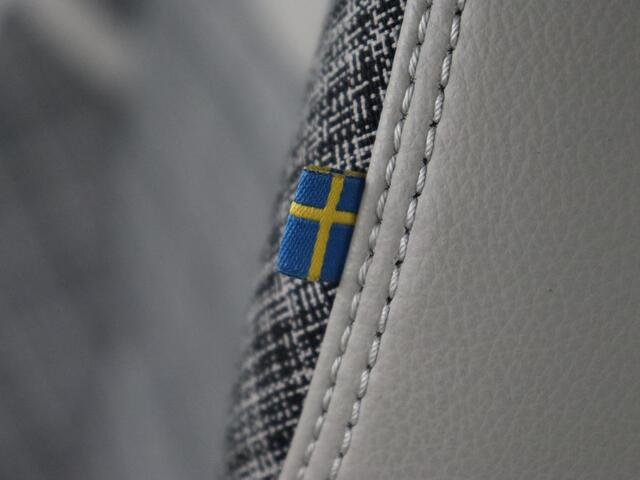 Volvo V60 2.0 T6 Twin Engine AWD Momentum Pro | SOH 88% | Stoelverwarming | Adaptive cruise | Carplay | Half leder | Navigatie | Full LED | Parkeerhulp | Climate control | Bluetooth | PHEV | Plug In