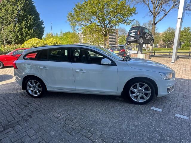 Volvo V60 1.5 T3 Polar+ Automaat Navi Trekhaak