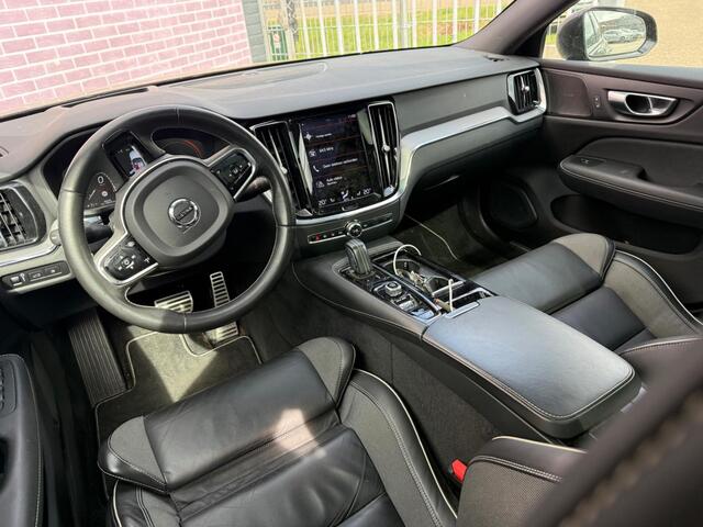 Volvo V60 2.0 T8 Recharge AWD R-Design | Trekhaak | Panoramadak | BLIS | Power seat | Harman/Kardon | 360° Camera | Stoel/stuur verwarming | Parkeersensoren V+A | Keyless entry/start |