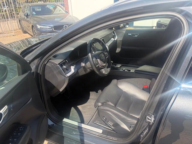 Volvo V60 T4 Momentum Pro Leder Camera