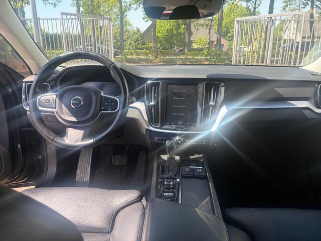 Volvo V60 T4 Momentum Pro Leder Camera