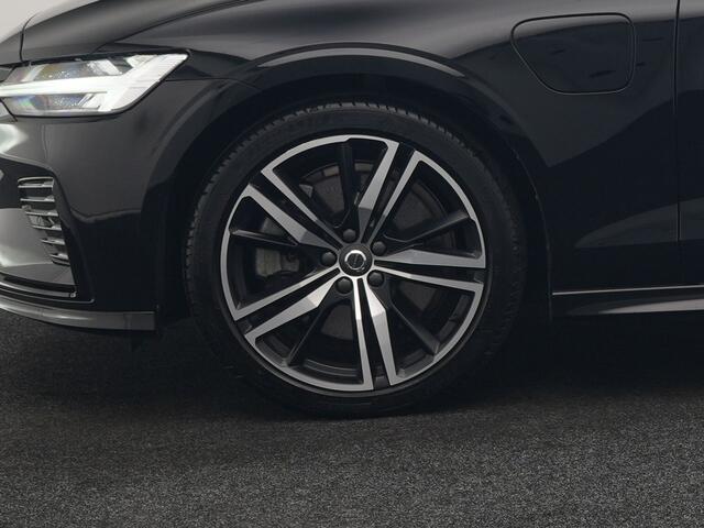 Volvo V60 T6 Recharge AWD R-Design LONG RANGE PHEV 350pk Dealer O.H. | Panodak | Camera | Harman / Kardon | Lederen Sportstoelen Memory & Verwarmd | Apple Carplay | Keyless | Stuur Verwarmd | Navigatie | DAB | 19"L.M | Plug In Hybrid |