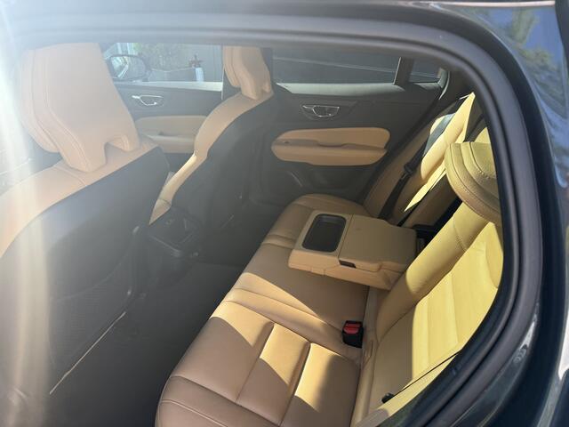 Volvo V60 2.0 D4 Inscription Leer,Panodak,18Inch,Trekhaak,Navi,Cruise Bomvol en dealer onderhouden