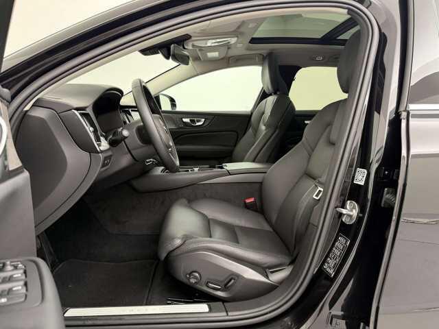 Volvo V60 2.0 T8 Plug-in hybrid AWD Plus Bright ** FULL OPTIONS, TREKH, PANO, MEMORY ** 1e EIG - UNFALLFREI ** ** INFORMEER OOK NAAR ONZE AANTREKKELIJKE FINANCIAL-LEASE TARIEVEN **