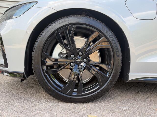 Volvo V60 2.0 T6 Plug-in hybrid AWD Ultimate Dark / Black Sheep / 19" 5-Spaaks Black / H&K Audio / Sportstoelen /