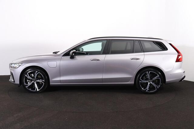 Volvo V60 T6 Recharge AWD Plus Dark - Panorama/schuifdak - IntelliSafe Assist & Surround - 360º Camera - Harman/Kardon audio - Verwarmde voorstoelen, stuur & achterbank - Parkeersensoren voor & achter - Elektr. bedienb. voorstoelen met geheugen - Head up display -
