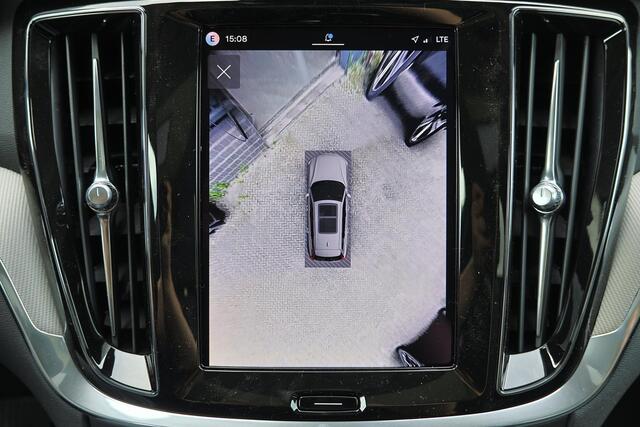 Volvo V60 T6 Recharge AWD Plus Dark - Panorama/schuifdak - IntelliSafe Assist & Surround - 360º Camera - Harman/Kardon audio - Verwarmde voorstoelen, stuur & achterbank - Parkeersensoren voor & achter - Elektr. bedienb. voorstoelen met geheugen - Head up display -