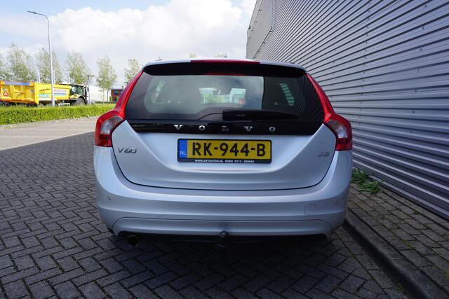 Volvo V60 2.0 D3 Kinetic AUTOMAAT - Climate / Navi / Cruise / Stoelverw. / Parkeers. / Lm velgen
