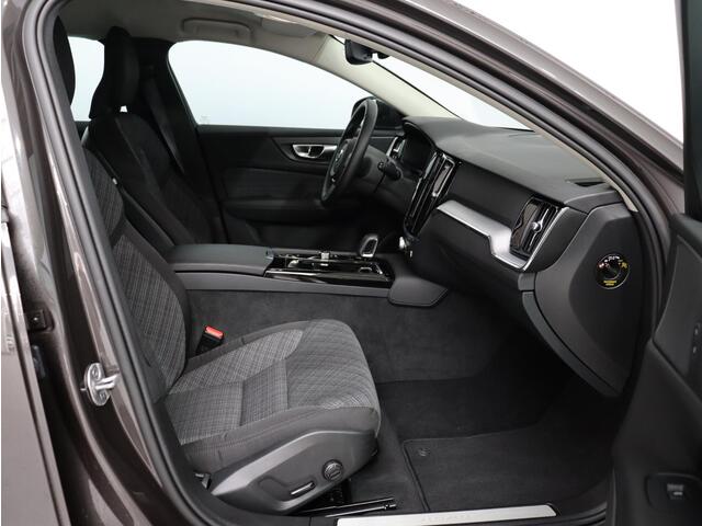 Volvo V60 T6 350PK Recharge AWD Core Bright / Adaptive Cruise / BLIS / Verwarmbare Voorstoelen + Stuurwiel / 19" Wielen / Keyless /