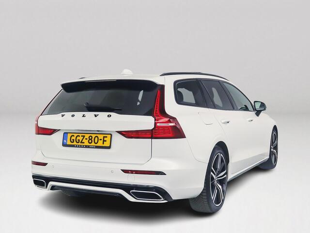 Volvo V60 T6 Plug-in hybrid AWD Ultimate Dark | Panoramadak | Parkeercamera | Head-up display | Harman Kardon | Stoel- en Stuurverwarming