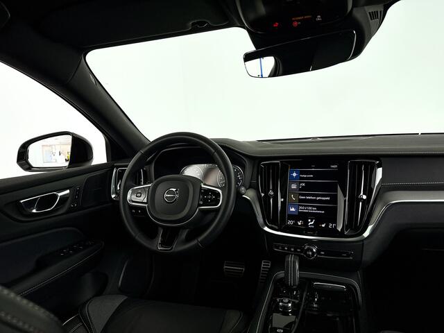 Volvo V60 T6 Plug-in hybrid AWD Ultimate Dark | Panoramadak | Parkeercamera | Head-up display | Harman Kardon | Stoel- en Stuurverwarming