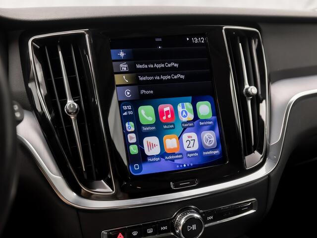 Volvo V60 2.0 B3 Sport 177Pk Automaat (APPLE CARPLAY, GROOT NAVI, PARKEERSENSOREN, GETINT GLAS, SPORTSTOELEN, DAKRAILS ZWART, LED KOPLAMPEN, NIEUWE APK, NIEUWSTAAT)