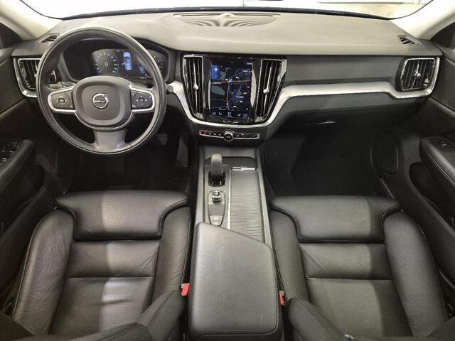 Volvo V60 2.0 B3 Essential Edition | Parkeercamera | Stoel/stuur verwarming | Apple Carplay/Android auto | Leder | 4 voudig verstelbare lendesteun | zitvlakverlengers | Metallic lak |