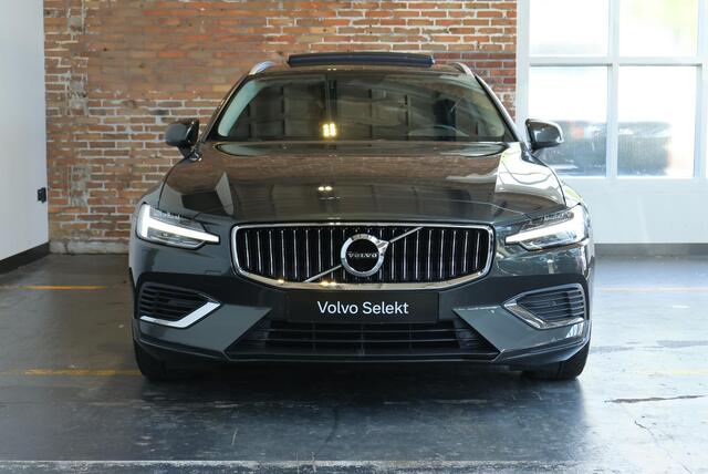 Volvo V60 T8 Recharge AWD Inscription | Semi-Electrische Wegklapbare Trekhaak | Panoramadak | Verwarmbare voorstoelen en stuurwiel | Adaptieve cruise control | Apple carplay/Android auto | Keyless Entree | Parkeer sensoren voor + achter | Parkeercamera