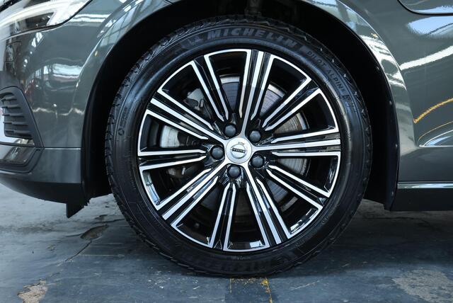 Volvo V60 T8 Recharge AWD Inscription | Semi-Electrische Wegklapbare Trekhaak | Panoramadak | Verwarmbare voorstoelen en stuurwiel | Adaptieve cruise control | Apple carplay/Android auto | Keyless Entree | Parkeer sensoren voor + achter | Parkeercamera