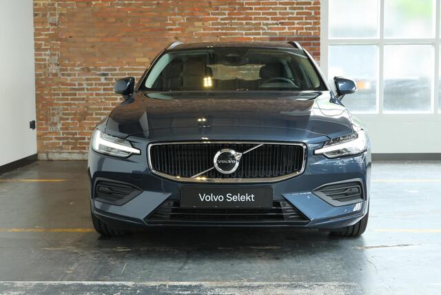 Volvo V60 B4 Essential Edition | Stoelverwarming | Stuurwielverwarming | Parkeersensoren voor + achter | Parkeercamera | BLIS | Lederen Bekleding | Pilot Assist | Google Infotainment