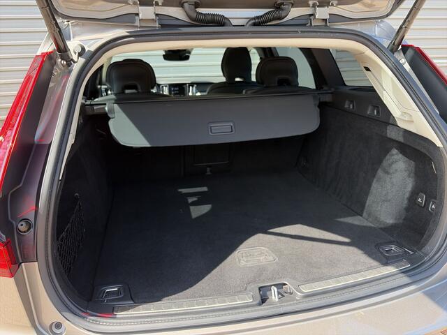 Volvo V60 2.0 B3 Inscription / Panorama-dak / Cruise control Adaptief / Achteruitrijcamera /