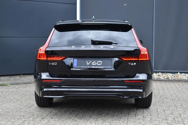 Volvo V60 T6 Plug-in hybrid AWD Ultra Dark | Bowers & Wilkins premium Audio | Massage | Stoel-/Stuurwielverwarming | Head Up Display | 19 inch Lichtmetalen velgen | 360 graden Camera | Panoramisch Schuif-/kanteldak | Lederlook Dashboard | Keyless | Blis | Adaptiev