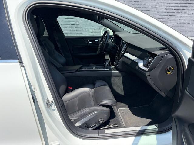 Volvo V60 2.0 T5 251PK Aut. Leder Wegkl.Trekhaak Navi Ecc Adap.Cruise Contourstoelen Apple CarPlay Android Auto Bordherk. High Performance Audio Pdc Momentum Elek.Stoelen+Memory Elek.Achterklep Privacy Glas Lmv 18" Regensensor 1.800KG Trekgewicht Origineel Nederlan