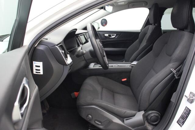 Volvo V60 2.0 B3 Momentum Business Automaat - Carplay, Camera, Digital Cockpit