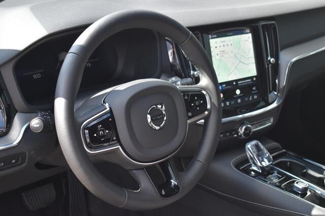 Volvo V60 T6 Plug-in hybrid AWD Plus Dark | Harman Kardon Premium sound | Google Navigatie | BLIS | Adaptieve Cruise Control | Pilot Assist | Stuur-/Stoelverwarming | Elektrisch verstelbare stoelen voor met memory | Parkeercamera | 19 inch Lichtmetalen velgen |