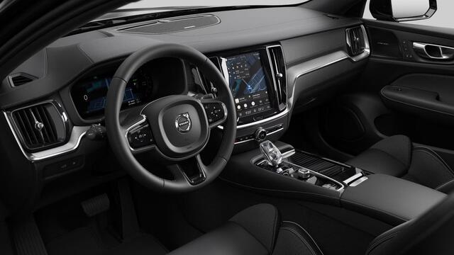 Volvo V60 2.0 T6 Plug-in hybrid AWD Ultra Dark | Sportstoelen | Schuif-/Kanteldak | Full-LED | Adaptieve Cruise Control | Head-Up Display | Stoelverwarming Voor en Achter | 19" | Getint Glas | Harman Kardon Audio | BLIS |
