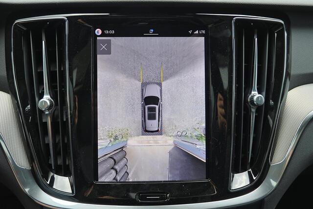 Volvo V60 T6 Recharge AWD Plus Dark - Panorama/schuifdak - IntelliSafe Assist & Surround - 360º Camera - Harman/Kardon audio - Verwarmde voorstoelen, stuur & achterbank - Parkeersensoren voor & achter - Elektr. bedienb. voorstoelen met geheugen - Head up display -