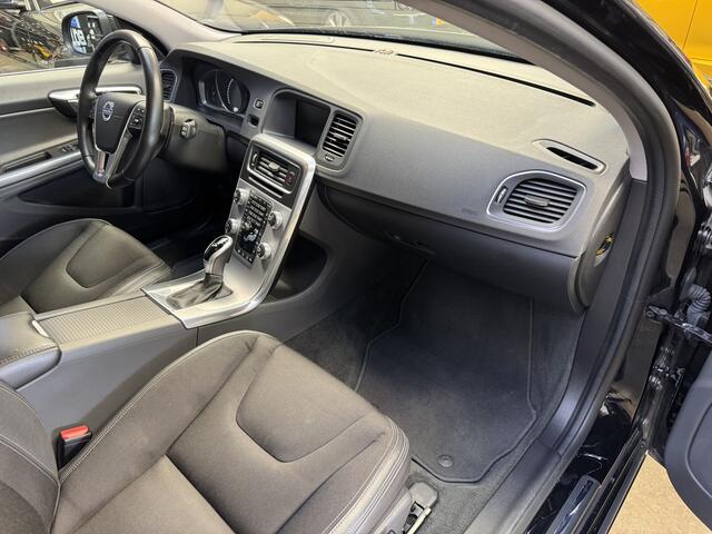 Volvo V60 1.5 T3 Momentum Trekhaak | Navi | Bleu-Tooth | Goed onderhouden % Bovag Occasion Partner %