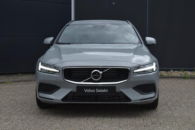 Volvo V60 B4 Essential Adaptieve Cruise Control | BLIS | Achterruitrijcamera | Lederen bekleding | Stoel en stuurwiel verwarming | Google services | Achterbank verwarmd |