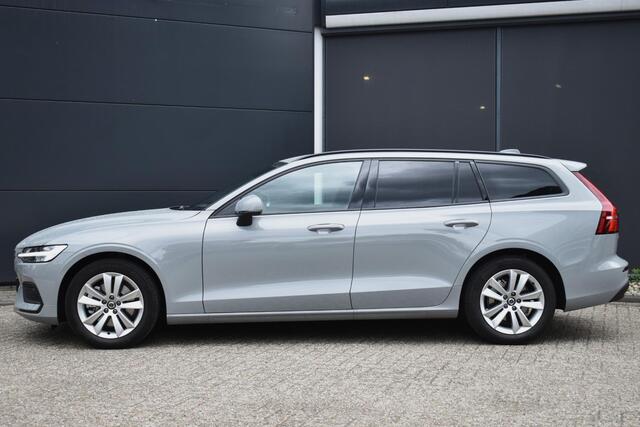 Volvo V60 B4 Essential Adaptieve Cruise Control | BLIS | Achterruitrijcamera | Lederen bekleding | Stoel en stuurwiel verwarming | Google services | Achterbank verwarmd |