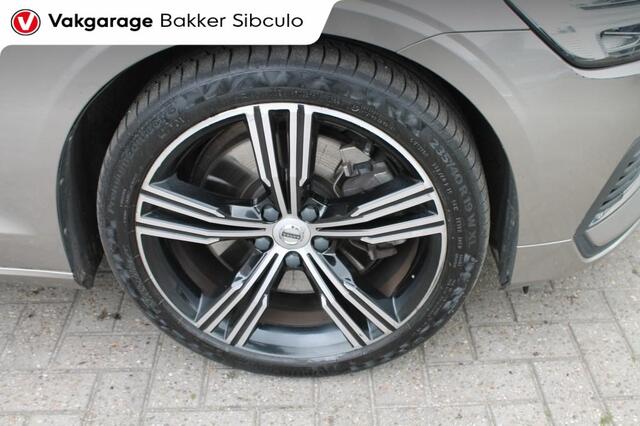 Volvo V60 2.0 T8 Twin Engine AWD Inscription PANORAMADAK LEER 19 INCH