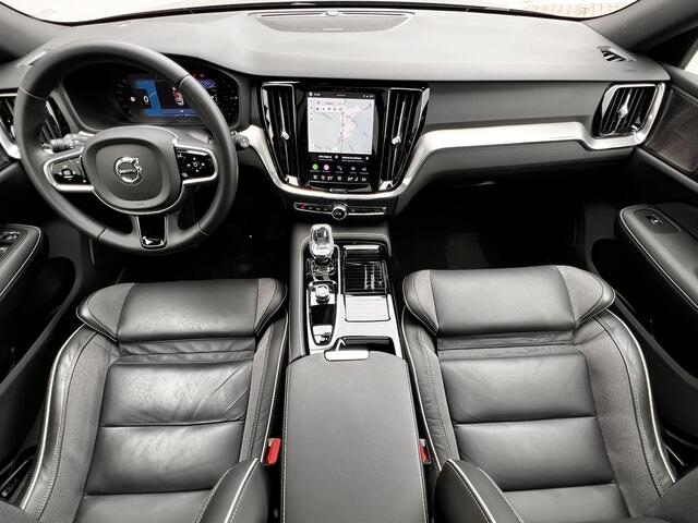 Volvo V60 2.0 T8 Plug-in hybrid AWD Plus Dark / Dealer onderhouden / Leder / Panorama schuifdak / Elektrisch verstelbare stoelen met memory / Elektrische achterklep / Adaptive Cruise Control / Stuur-, stoel- & achterbankverwarming / Camera / Apple Carplay/Android A