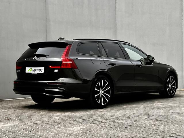 Volvo V60 2.0 T8 Plug-in hybrid AWD Plus Dark / Dealer onderhouden / Leder / Panorama schuifdak / Elektrisch verstelbare stoelen met memory / Elektrische achterklep / Adaptive Cruise Control / Stuur-, stoel- & achterbankverwarming / Camera / Apple Carplay/Android A