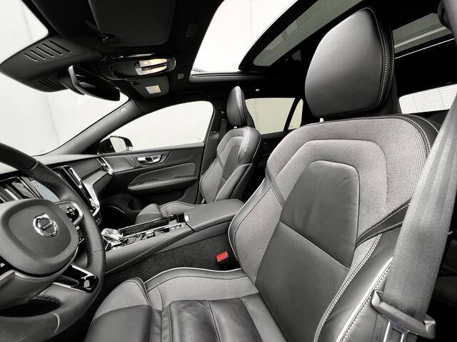 Volvo V60 2.0 T8 Plug-in hybrid AWD Plus Dark / Dealer onderhouden / Leder / Panorama schuifdak / Elektrisch verstelbare stoelen met memory / Elektrische achterklep / Adaptive Cruise Control / Stuur-, stoel- & achterbankverwarming / Camera / Apple Carplay/Android A