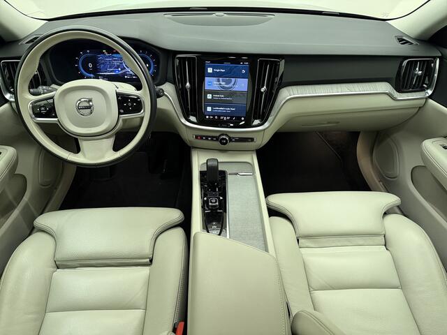 Volvo V60 B4 198PK Automaat Plus Dark / Standkachel / Stoel/- stuurverwarming / Keyles entry / Trekhaak / Camera /