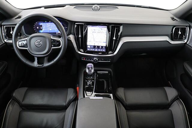 Volvo V60 T6 PLUG-IN HYBRID AWD ULTRA DARK *VOL!* -PANO.DAK|BOWERS&WILKNS|360°CAM|19"|HEAD-UP DISP.|SPORTSTOELEN|BLACK.BADGE