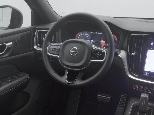 Volvo V60 2.0 T6 Recharge AWD R-Design | PANO | CAMERA | H&K | LEDER