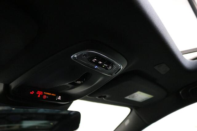 Volvo V60 2.0 T8 Twin Engine AWD R-Design | Adaptive cruise | Trekhaak | Stoelverw. V+A | Carplay | Dodehoek assistentie |