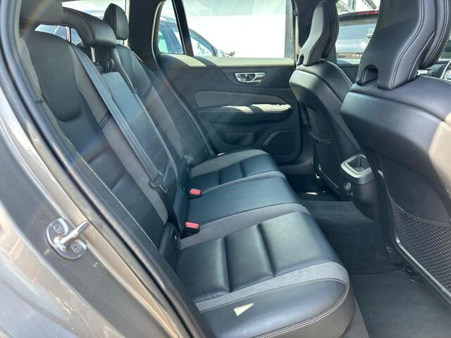 Volvo V60 2.0 B4 PLUS DARK, Leder, Lane, LED, ACC