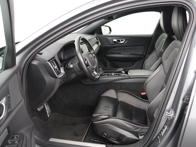 Volvo V60 2.0 T8 Twin Engine AWD R-Design | Trekhaak | Stoelverwarming | Carplay | Sportstoelen | Half leder | Navigatie | Camera | Side Assist | 19'' velgen | Full LED | Standkachel | Cruise control | PHEV | Plug In