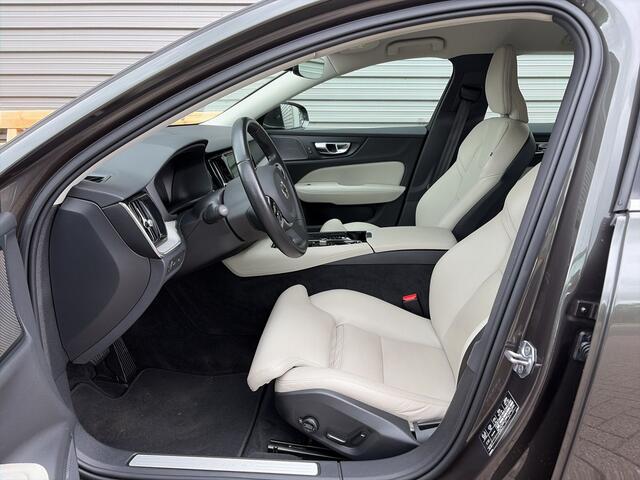 Volvo V60 2.0 T6 Twin Engine AWD Inscription / Audio H&K / Elektrisch bestuurdersstoel / Trekhaak /