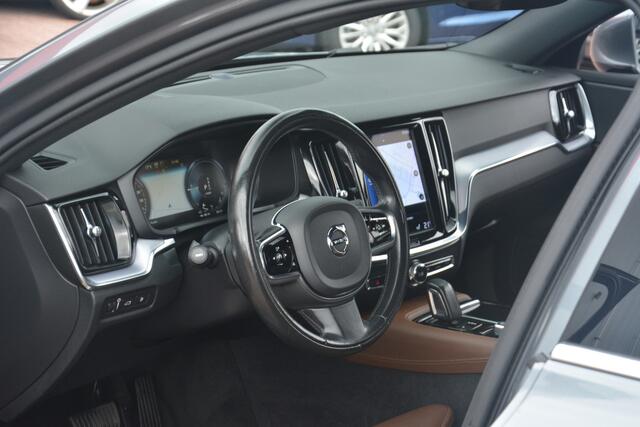 Volvo V60 2.0 T6 Recharge AWD Business Pro | Navigatie | Sportstoelen | Pilot Assist | Stoelverwarming | NL auto!! |